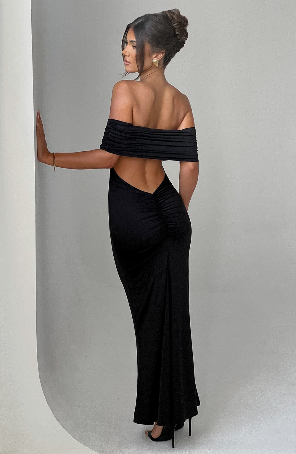 Violet - Elegant Backless Maxi Dress