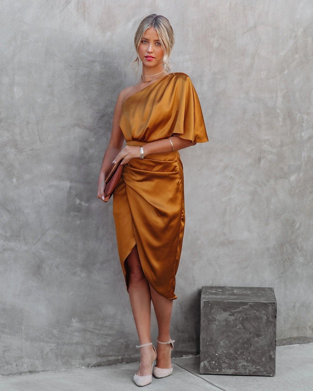 Illyria - Chic Satin Dress